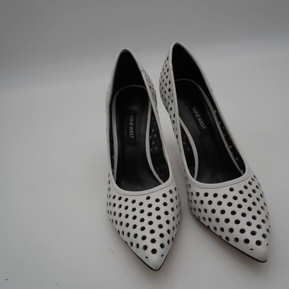 NINE WEST WHITE PERFORATED UPPER POINTED TOE PUMPS BLACK POLKA DOT CUTOUT SZ 9M - Picture 5 of 6